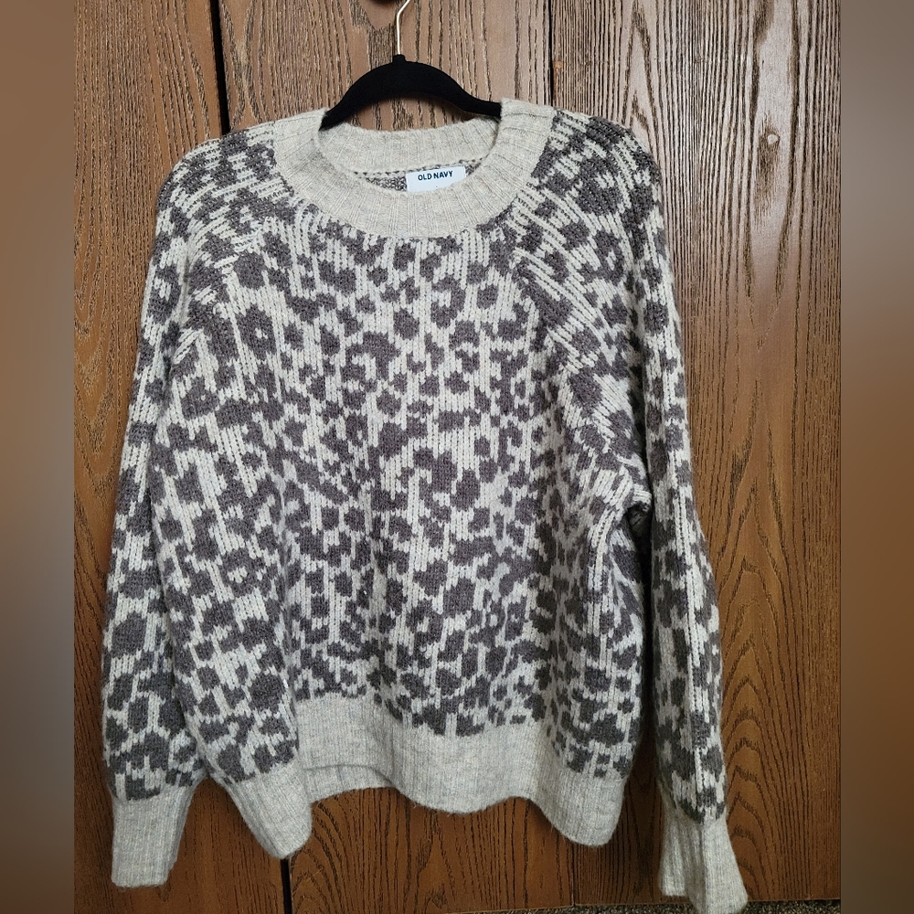 Old Navy L Leppard Chunky Crewneck Sweater - Picture 2 of 5